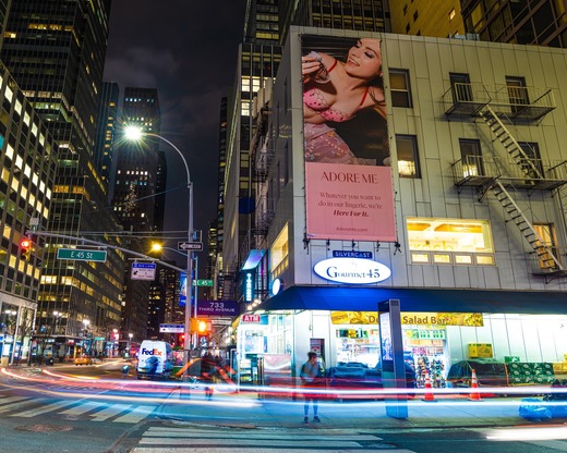 Victoria's Secret cumpără magazinul online Adore Me, cu echipă IT în România
