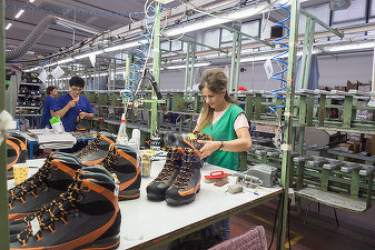 Tranzacție: Rekord Alba-Iulia, printre cei mai mari producători europeni de încălțăminte tehnică și sport, cumpărat de italienii de la MGM
