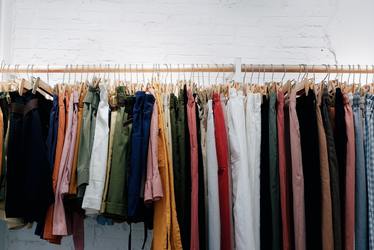 Piața de haine, încățăminte și accesorii second hand s-a triplat 