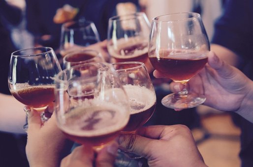 Consumul mediu de băuturi, pe locuitor, a crescut anul trecut la toate băuturile