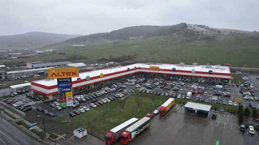 Altex extinde magazinele