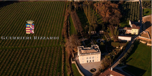 Vinul zilei: un clasic al vinurilor albe italiene, care miroase a vară, flori de măr și salcâm, mere verzi, fân și lămâi