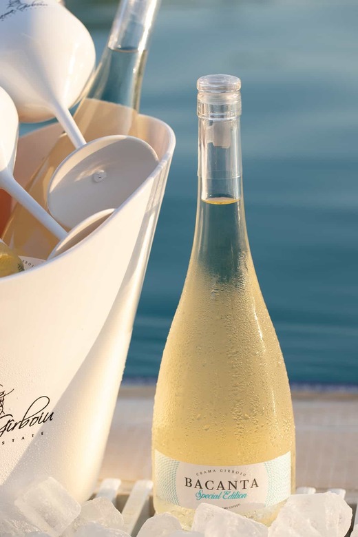 Vinul zilei: o Șarbă din regiunea Vrancea, cu note parfumate de gutuie coaptă, nuanțe de flori de soc și citrice, echilibrat și cu un bun nivel al acidității