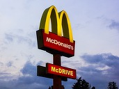 McDonald’s scumpește redevențele pentru restaurantele noi ale francizaților săi