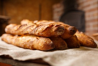 Cum se schimbă compoziția celebrei baghete franțuzești de la 1 octombrie. Modificarea ar contribui la îmbunătățirea sănătății francezilor
