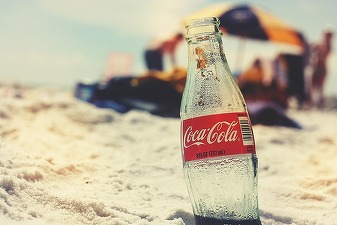 Sticla emblematică a Coca-Cola și alte sticle de whisky sau parfumuri ar putea dispărea din UE