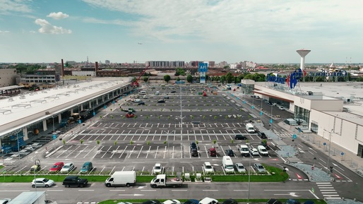 VIDEO Puhoi de oameni la deschiderea primului parc de retail AFI Europe din România. S-a plecat și cu zece televizoare de persoană 