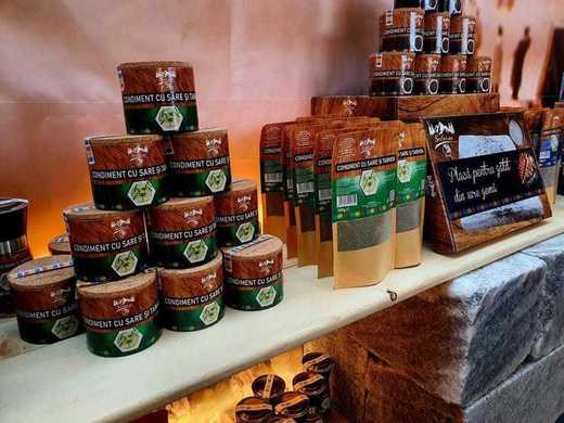 Salrom va lansa o nouă gamă de produse, între care sarea cu diferite plante aromatice