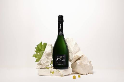 Vinul zilei: o șampanie savuroasă de la o cramă cu o lungă tradiție în domeniul viticol. Savuroasă ca atare sau alături de pește, fructe de mare, carne albă sau brânzeturi. Cotată cu 92 puncte James Suckling