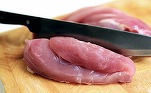 Carne de pui retrasă de la vânzare din cauza contaminării cu Salmonella. LISTA magazinelor în care a fost vândută