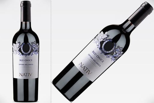 Vinul zilei: un Aglianico de excepție, cotat cu 98 puncte Luca Maroni, ce dezvăluie note olfactive de fructe negre și condimente mediteraneene. Pe palat, regăsim arome cremoase, de lichior de cireșe negre, coacăze, lemn ars și cedru