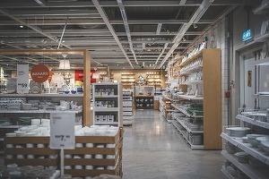 Analiză: Industria de retail, la final de 2023: susține 23% din salariații din economie și plătește aproape un milion de pensii din contribuții