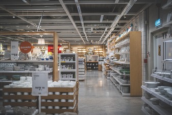 Analiză: Industria de retail, la final de 2023: susține 23% din salariații din economie și plătește aproape un milion de pensii din contribuții