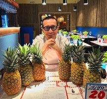 VIDEO Napoletanul Gino Sorbillo, considerat regele pizzerilor din Italia, a început să facă pizza cu ananas. Alăturarea fructului cu pizza e considerată în peninsulă un afront național. Istoria pizzei care produce oroare în Italia