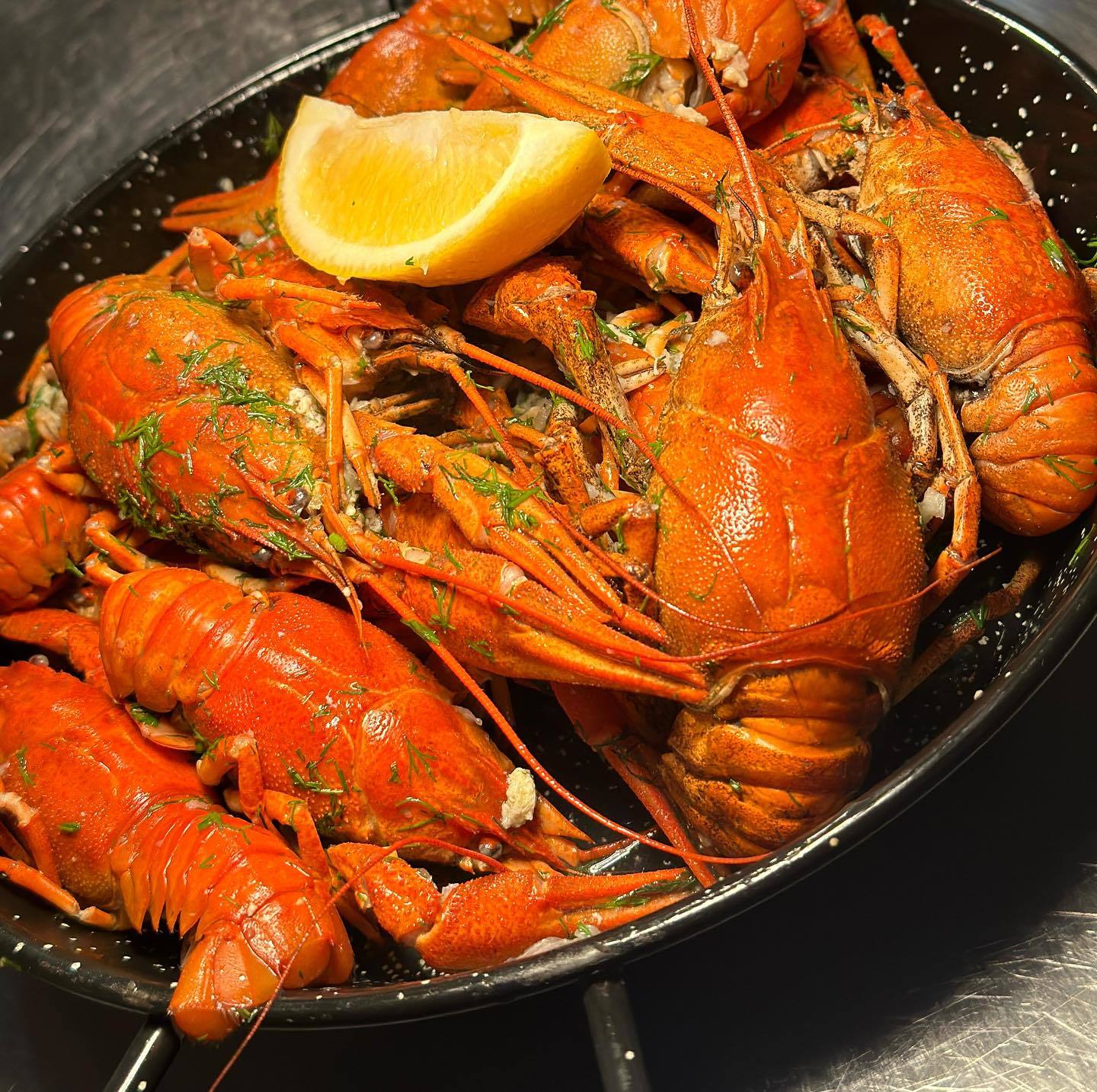 Taverna Racilor din Cluj, închisă de ISU după doar o lună de funcționare. Nu avea autorizație de securitate la incendiu