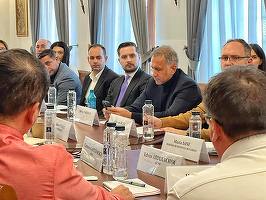 FOTO Aprovizionarea magazinelor din București, făcută doar noaptea: Mulți bucureșteni se împotrivesc. Ce se discută acum