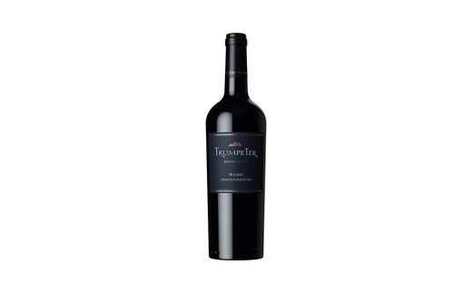 Vinul zilei: un Malbec 100% din regiunea Mendoza, Argentina, cotat cu 91 puncte James Suckling. Dezvăluie note olfactive de vanilie, impresii vegetale și minerale, cu gust elegant de cireșe negre, coacăze și mure, la care se adaugă senzațiile de ciocolată și tabac