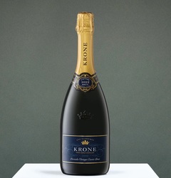 Vinul zilei: un spumant fresh, crispy și frumos făurit, originar din Africa de Sud. Un cupaj savuros de Chardonnay și Pinot Noir care bucură de la primul pahar