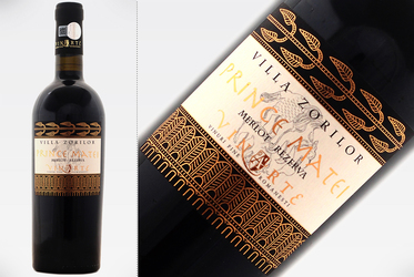 Vinul zilei: un Merlot care electrizează de la primul contact prin concentrarea și sobrietatea sa. Un vin intens, cu taninuri bine integrate și arome de o eleganță artistocratică