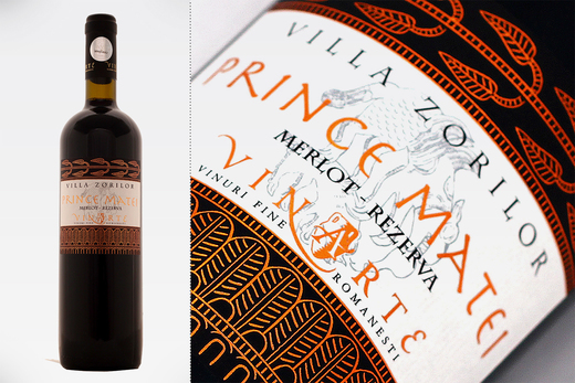 Vinul zilei: un roșu obținut preponderent din struguri Merlot, un vin cu note de fructe de pădure, piper negru, ciocolată, cafea și vanilie. Intens, corpolent și elegant, merge perfect cu preparate din bucătăria românească