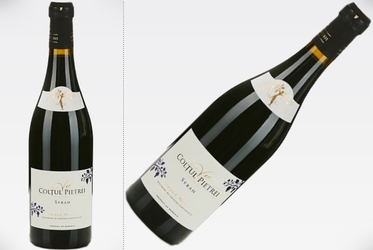 Vinul zilei: un Syrah românesc cu note fine de gem de mure, coacăze  negre și ceai negru indian pe final. Cu o aciditate medie și taninuri bine integrate, vinul se află acum în perioada optimă de consum