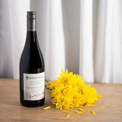 Vinul zilei: un roșu obținut din Shiraz, de la o cramă de familie din Australia. Savurați-l cu preparate din miel, rață și carne roșie