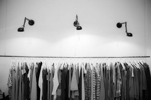 Sute de operatori economici care vindeau produse textile, controlați de ANPC. Au fost date amenzi de 3,4 milioane de lei 