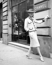 Prețurile produselor de lux sunt în centrul atenției, în urma plecării celui mai important designer al Chanel