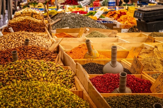 Autoritățile indiene recheamă unele loturi de condimente din cauza riscului de contaminare cu pesticide și insecticide
