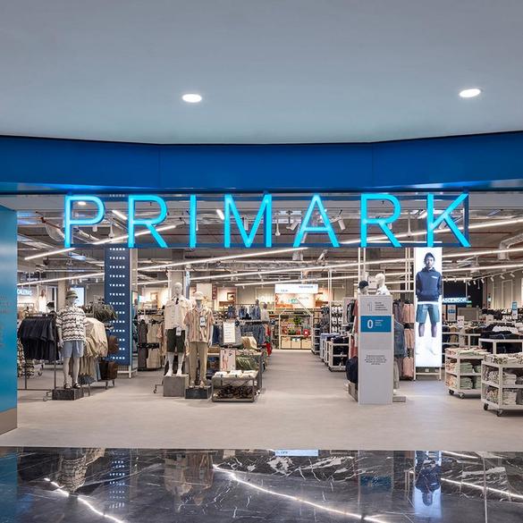 FOTO Primark deschide primul magazin din afara Bucureștiului