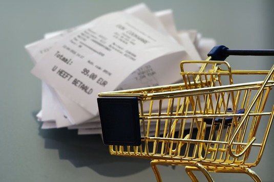 Românii au cheltuit 36 miliarde euro în marile rețele de retail. Se duc în principal spre supermarketuri și hipermarketuri