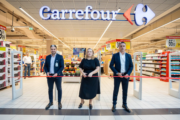 FOTO Carrefour deschide noi hipermarketuri în România, după preluarea cora 