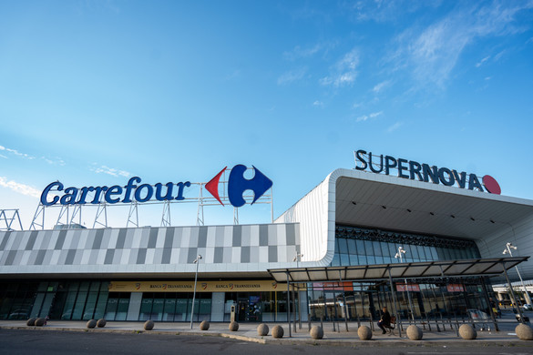 FOTO Carrefour deschide noi hipermarketuri în România, după preluarea cora 