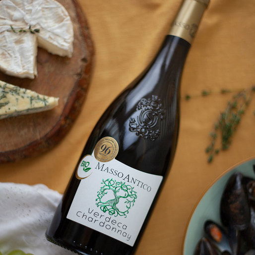 Vinul zilei: un cupaj de Verdeca și Chardonnay, un vin fresh și elegant, perfect alături de paste, fructe de mare sau salată cu roșii și brânză proaspătă