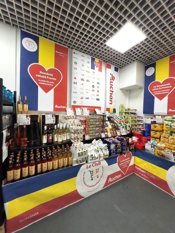 FOTO Auchan oferă francezilor produse emblematice românești în magazinul La Defense din Paris