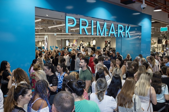 FOTO Primark a deschis primul magazin din afara Bucureștiului și îngheață prețuri