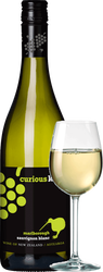 Vinul zilei: un Sauvignon Blanc expresiv și viu, condimentat cu note de soc, lime și ardei gras, perfect de savurat alături de preparate mai ușoare, pește, fructe de mare sau legume