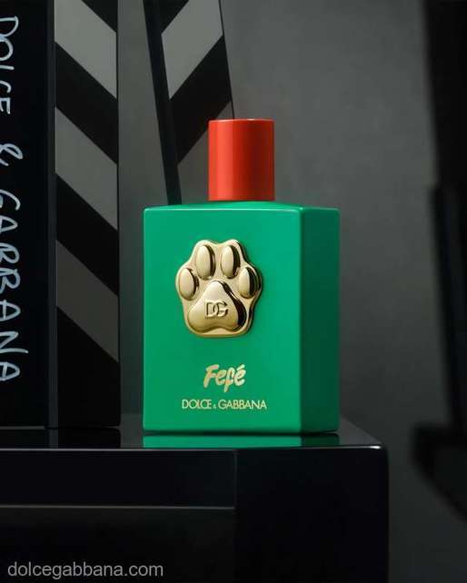 Critici după ce designerii italieni Dolce&Gabbana au lansat un parfum pentru câini