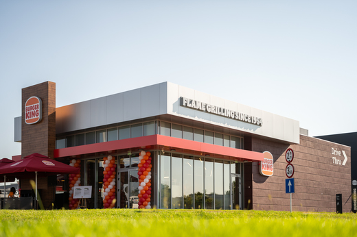 FOTO Burger King, acum cu un nou francizat, continuă extinderea în România cu o premieră