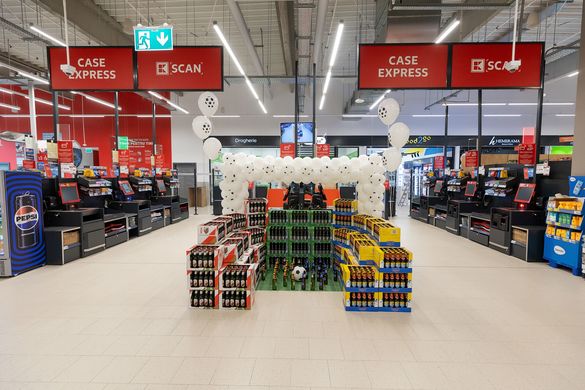 FOTO Kaufland va instala în România noi stații de schimbare a bateriilor pentru mașinile electrice