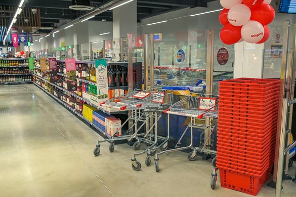 FOTO Auchan deschide în România un nou supermarket de mari dimensiuni 