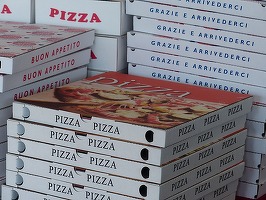 Anumite substanțe din cutiile pentru pizza ar putea fi interzise