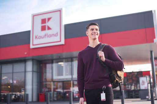 Kaufland recrutează masiv în România. Cu ce beneficii a venit pe lângă salariu