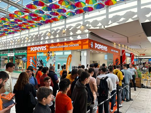 FOTO Popeyes se extinde în România, în premieră, într-un nou oraș. Inaugurare cu saxofon din New Orleans