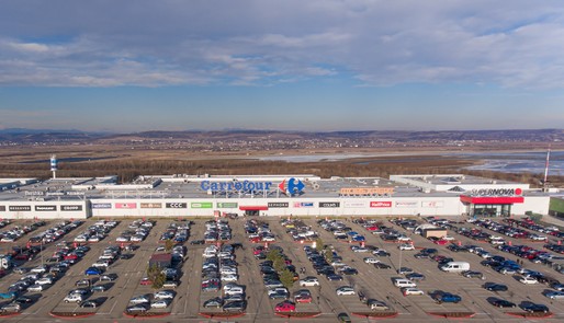 Carrefour lansează o anchetă - angajații dintr-o țară arabă s-au plâns că sunt obligați să lucreze și 60 de ore pe săptămână 