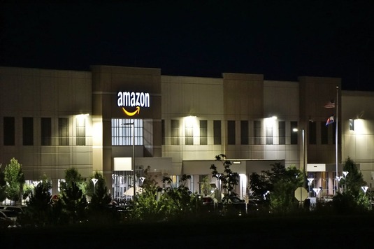 Amazon a raportat rezultate peste așteptări. Acțiunile au crescut