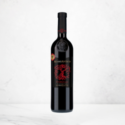Vinul zilei: un Primitivo fructat, dens, dulceag și suculent, cu arome de violete, fructe negre și roșii, gemuri de prune și impresii secundare de ciocolată, vanilie și condimente dulci