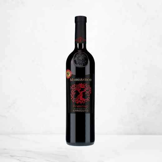 Vinul zilei: un Primitivo fructat, dens, dulceag și suculent, cu arome de violete, fructe negre și roșii, gemuri de prune și impresii secundare de ciocolată, vanilie și condimente dulci
