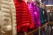 Colectarea separată a deșeurilor textile, obligatorie de la 1 ianuarie. Provocări și soluții de aliniere în România, care colectează maxim 0,7 kg textile uzate