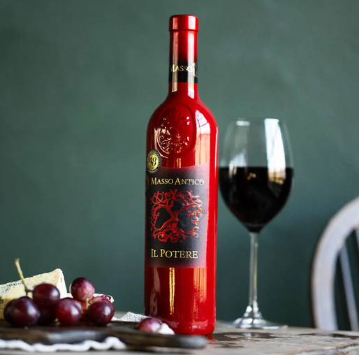 Vinul zilei: un cupaj roșu din Primitivo și Negroamaro, un vin agreabil și ușor de băut, generos fructat pe palat, una dintre cele mai sigure achiziții, cu un bun raport calitate-preț